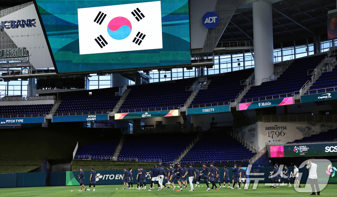 (마이애미=뉴스1) 구윤성 기자 = 대한민국 야구 대표팀 선수들이 12일 오후(현지시간) 미국 플로리다주 마이애미 론디포파크에서 2026 월드베이스볼클래식(WBC) 도미니카공화국과 …