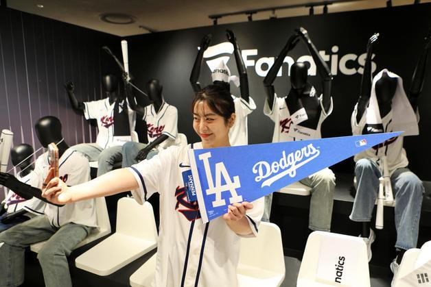 "WBC 응원 열기부터 봄 골프까지"…유통업계, 주말 '특화 팝업' 열기