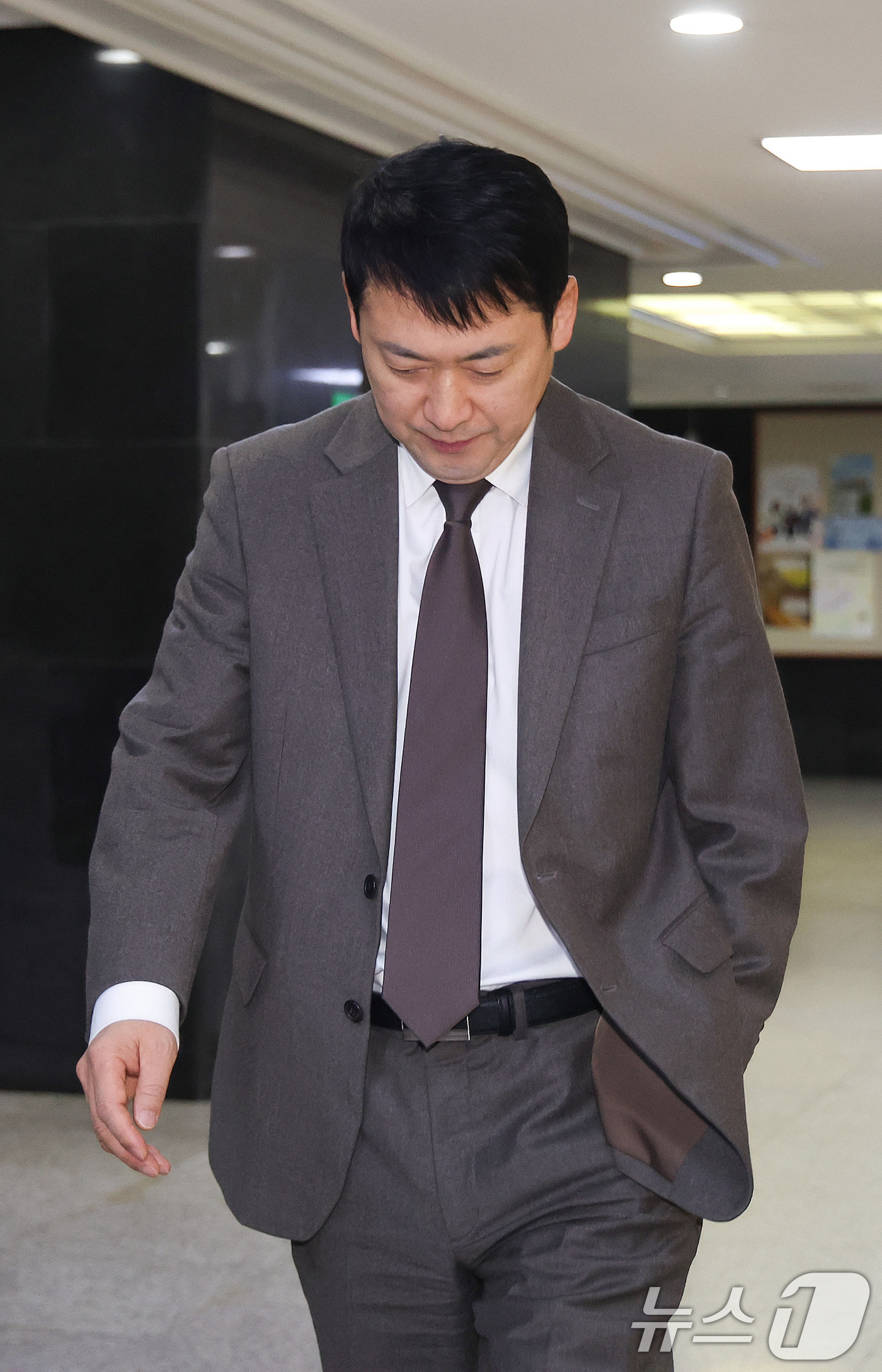 (서울=뉴스1) 신웅수 기자 = 장동혁 국민의힘 대표가 13일 서울 여의도 국회에서 이동하고 있다. 2026.3.13/뉴스1