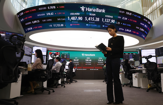 유가 급등에 코스피 3% 하락 개장