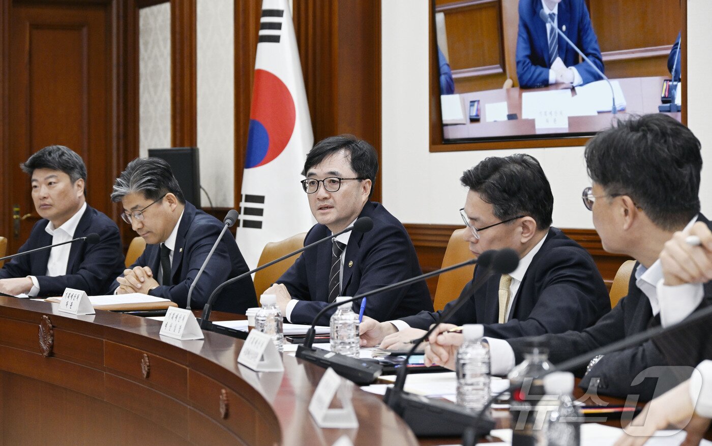 본문 이미지 - 임기근 기획예산처 장관 직무대행 차관이 13일 오전 서울 종로구 정부서울청사에서 열린 '중동상황 점검 관계부처 차관회의'를 주재하고 있다. (기획예산처 제공. 재판매 및 DB 금지) 2026.3.13 ⓒ 뉴스1