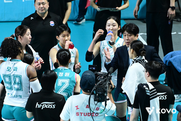 도로공사, 오늘 이기면 챔프전 직행 티켓 잡는다…3위 흥국과 일전