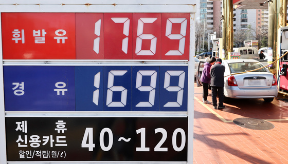 석유가격제 시행 첫날, 주유소 기름값 큰 폭 하락