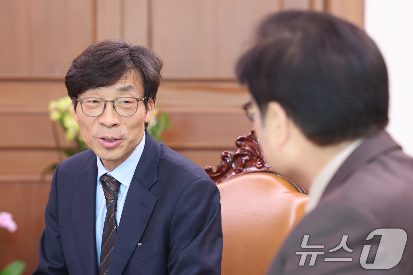 (서울=뉴스1) 신웅수 기자 = 송상교 진실화해위원장이 13일 서울 여의도 국회를 찾아 우원식 국회의장을 예방하고 있다. 2026.3.13/뉴스1