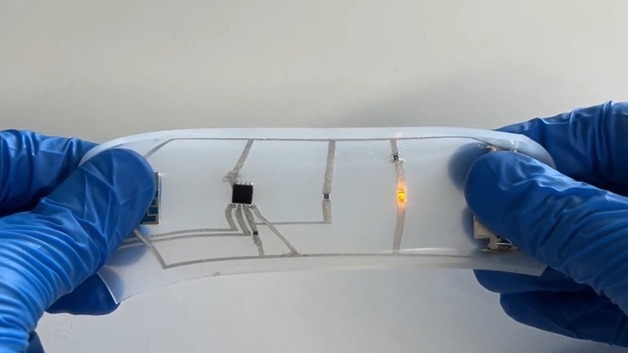 나뭇잎에도 전자회로 그린다…액체금속 파우더 기반 전자소재 개발