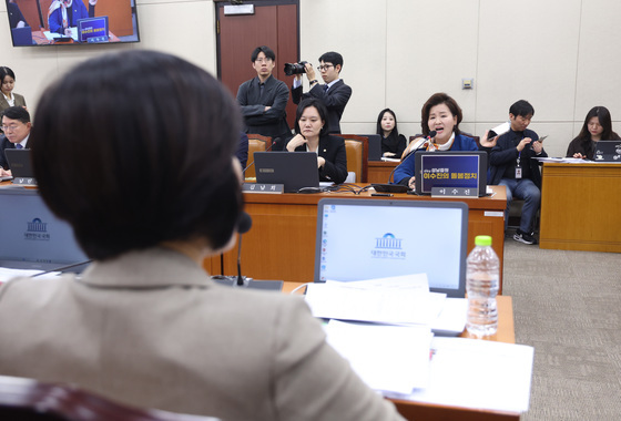 언쟁 벌이는 복지위 여야 간사