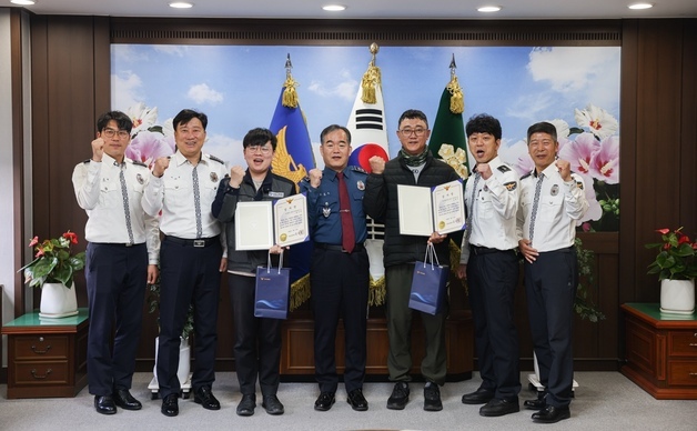 경남경찰, 고속도로 사고 현장서 인명 구조한 의인들에 감사장