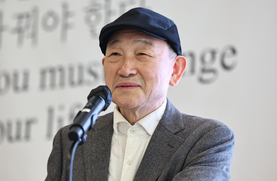 환영사 하는 윤범모 광주비엔날레 이사장