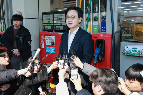 최고가격제 시행, 주유소 찾은 산업통상부 장관