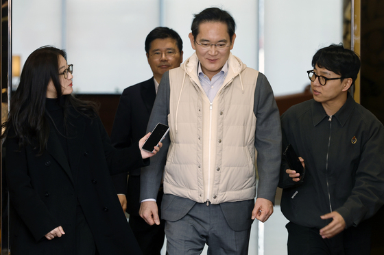 귀국하는 이재용 회장