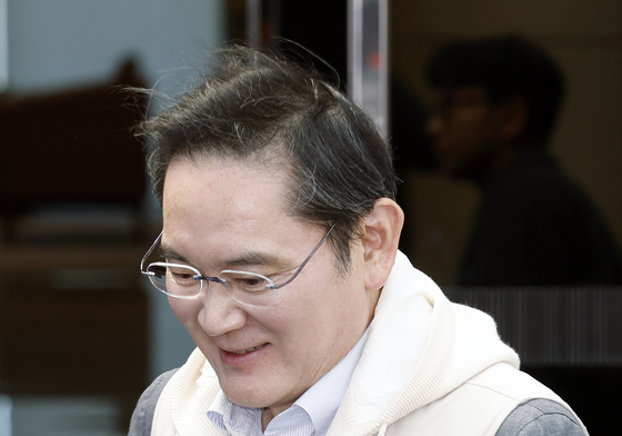 해외에서 귀국한 이재용 회장