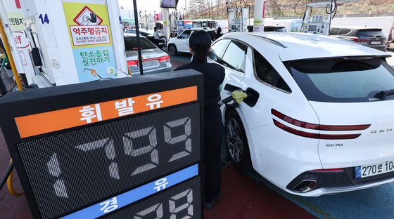 저가 주유소 찾아 나선 운전자들