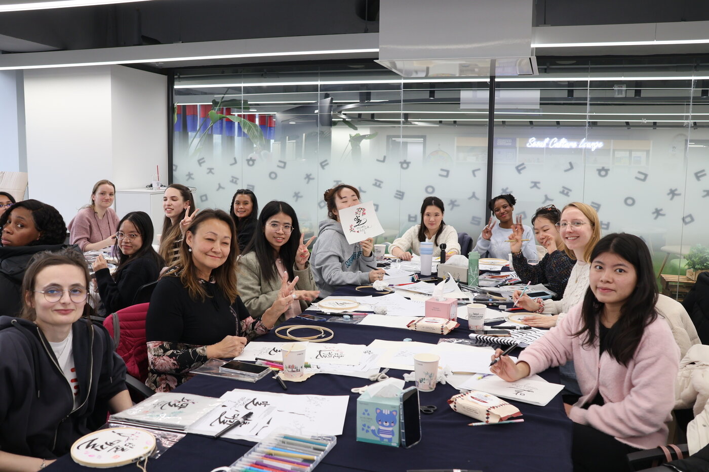 본문 이미지 - 컬쳐라운지 캘리그라피 프로그램(서울관광재단 제공)