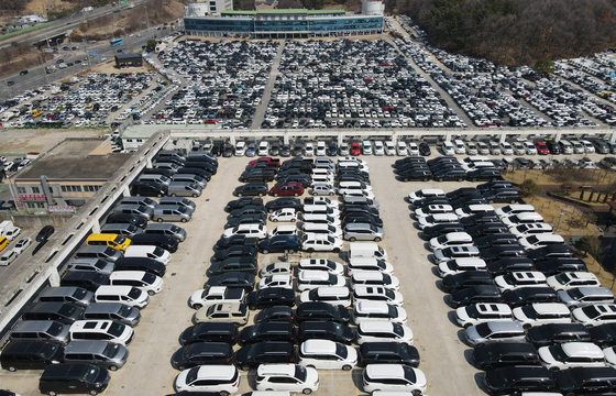 고유가에 중고차 시장도 영향권…"내연기관 차 말고 전기차 없나요"