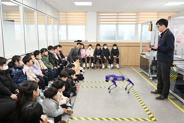 울산 중구 '로봇개' 교육 도입…전국 지자체 첫 로봇개 활용 수업