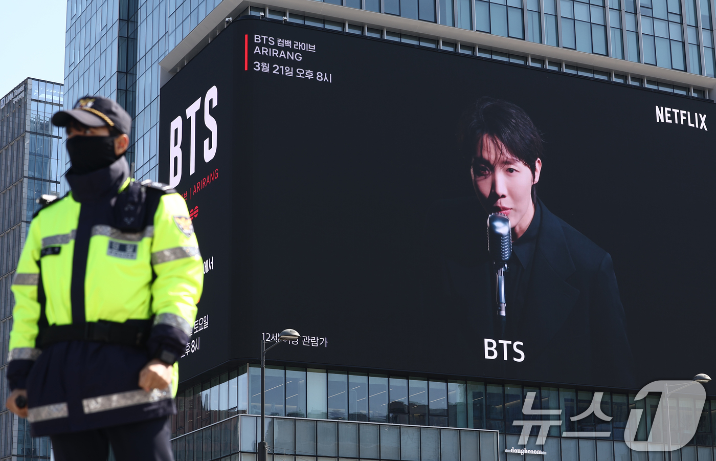(서울=뉴스1) 김민지 기자 = 경찰이 오는 21일 열리는 방탄소년단(BTS) 컴백 공연을 앞두고 중동 상황 등 국제 정서 악화에 따른 테러 발생 가능성을 차단하기 위해 경찰특공대 …