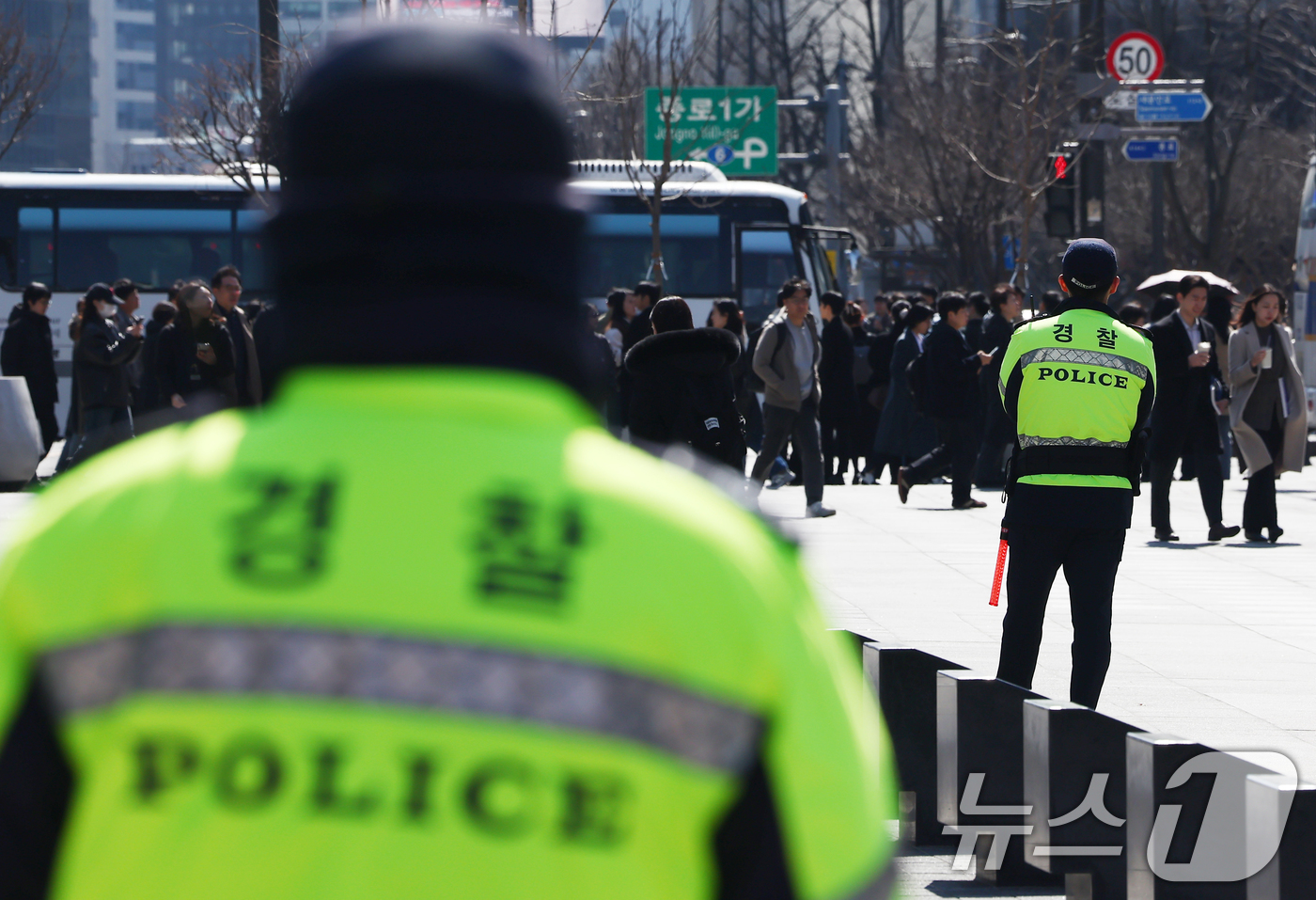 (서울=뉴스1) 김민지 기자 = 경찰이 오는 21일 열리는 방탄소년단(BTS) 컴백 공연을 앞두고 중동 상황 등 국제 정서 악화에 따른 테러 발생 가능성을 차단하기 위해 경찰특공대 …