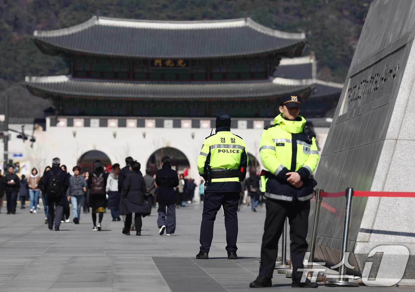 (서울=뉴스1) 김민지 기자 = 경찰이 오는 21일 열리는 방탄소년단(BTS) 컴백 공연을 앞두고 중동 상황 등 국제 정서 악화에 따른 테러 발생 가능성을 차단하기 위해 경찰특공대 …