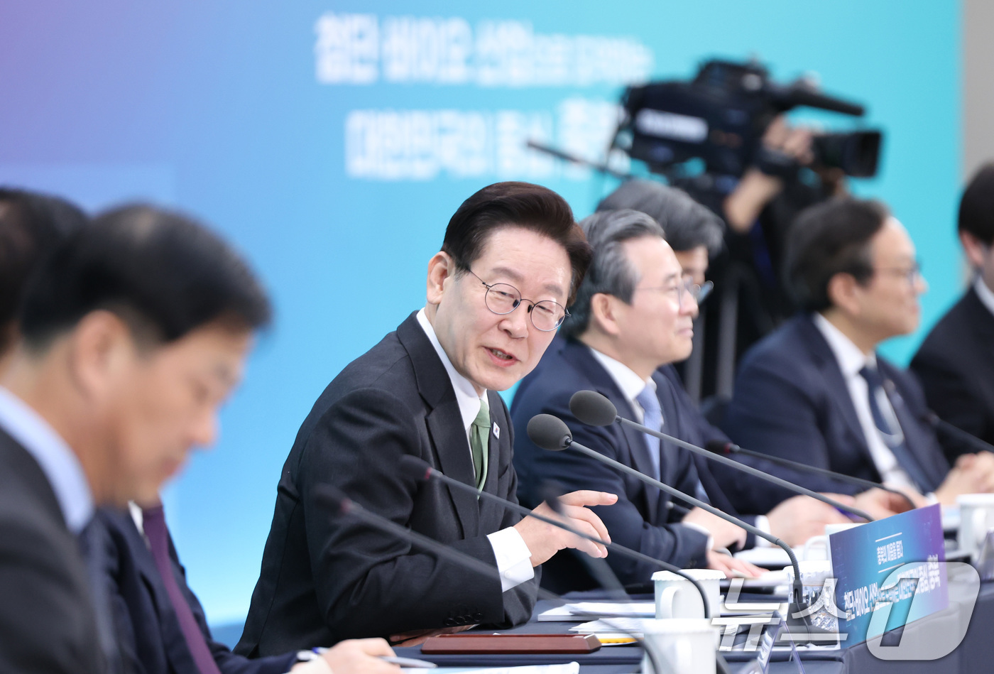 (청주=뉴스1) 허경 기자 = 이재명 대통령이 13일 청주 오스코에서 열린 ’충북의 마음을 듣다’ 타운홀미팅 간담회에서 발언을 하고 있다. 2026.3.13/뉴스1