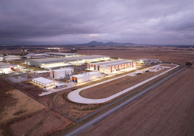 한화에어로, 호주공장 2단계 증축 완료…레드백 장갑차 생산 돌입