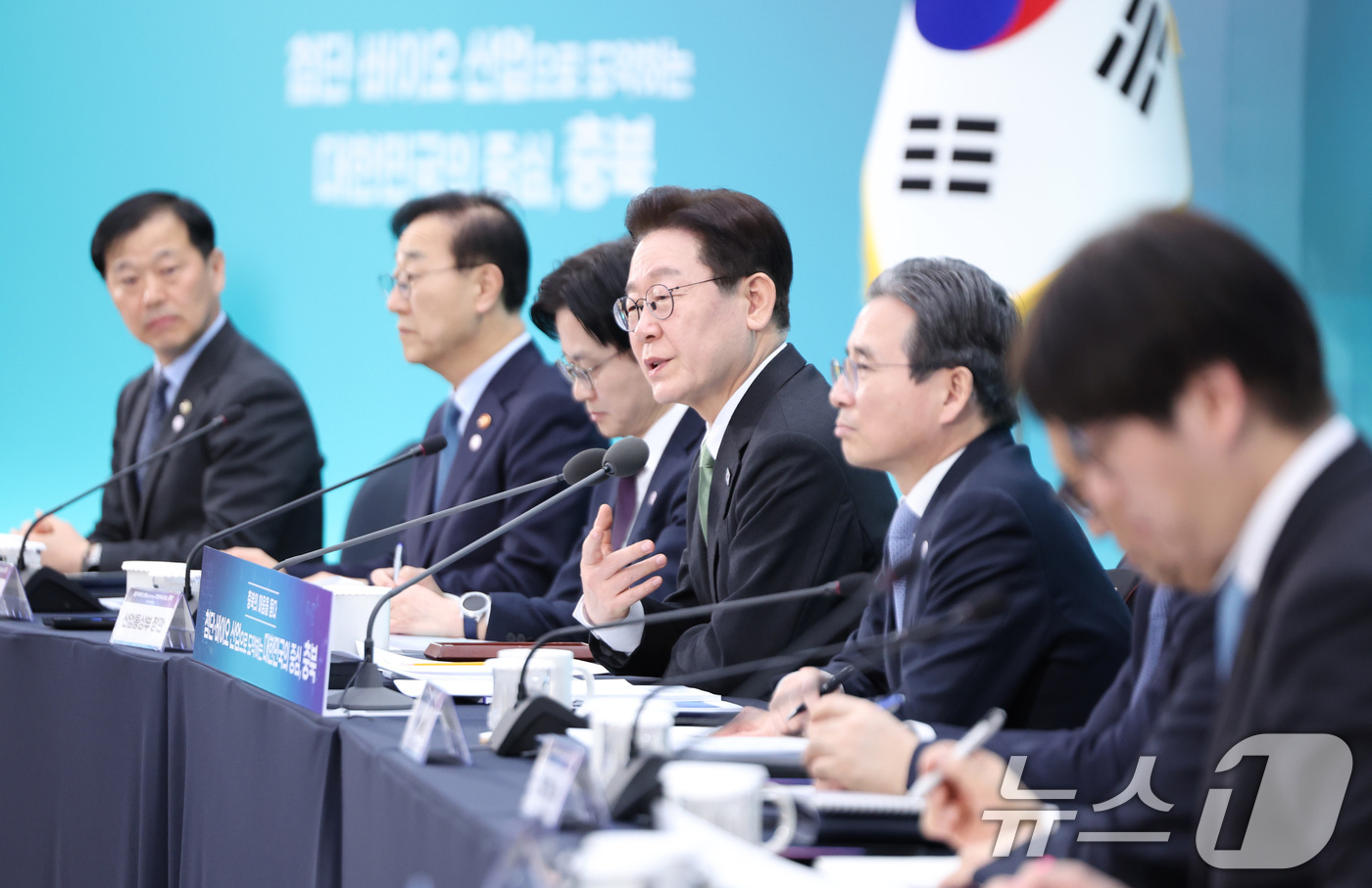 (청주=뉴스1) 허경 기자 = 이재명 대통령이 13일 청주 오스코에서 열린 ’충북의 마음을 듣다’ 타운홀미팅 간담회에서 발언을 하고 있다.  2026.3.13/뉴스1