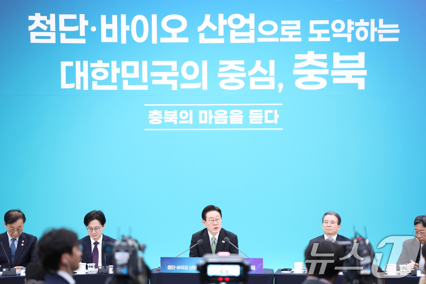 (청주=뉴스1) 허경 기자 = 이재명 대통령이 13일 청주 오스코에서 열린 ’충북의 마음을 듣다’ 타운홀미팅 간담회에서 발언을 하고 있다.  2026.3.13/뉴스1