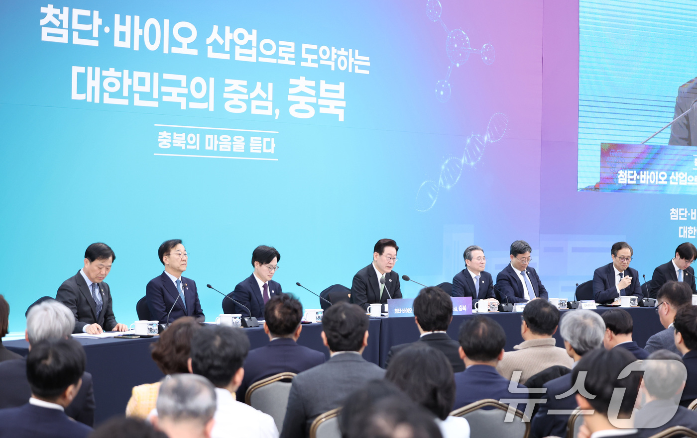 (청주=뉴스1) 허경 기자 = 이재명 대통령이 13일 청주 오스코에서 열린 ’충북의 마음을 듣다’ 타운홀미팅 간담회에서 발언을 하고 있다.  2026.3.13/뉴스1