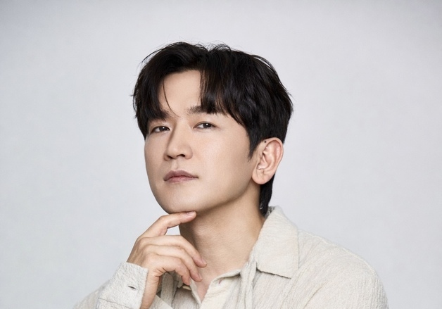 이민우, 백커스 엔터와 전속계약…솔로 컴백 예고