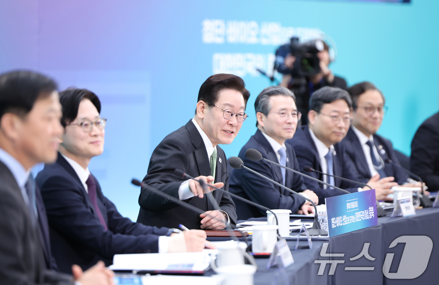 (청주=뉴스1) 허경 기자 = 이재명 대통령이 13일 청주 오스코에서 열린 ’충북의 마음을 듣다’ 타운홀미팅 간담회에서 발언을 하고 있다.  2026.3.13/뉴스1