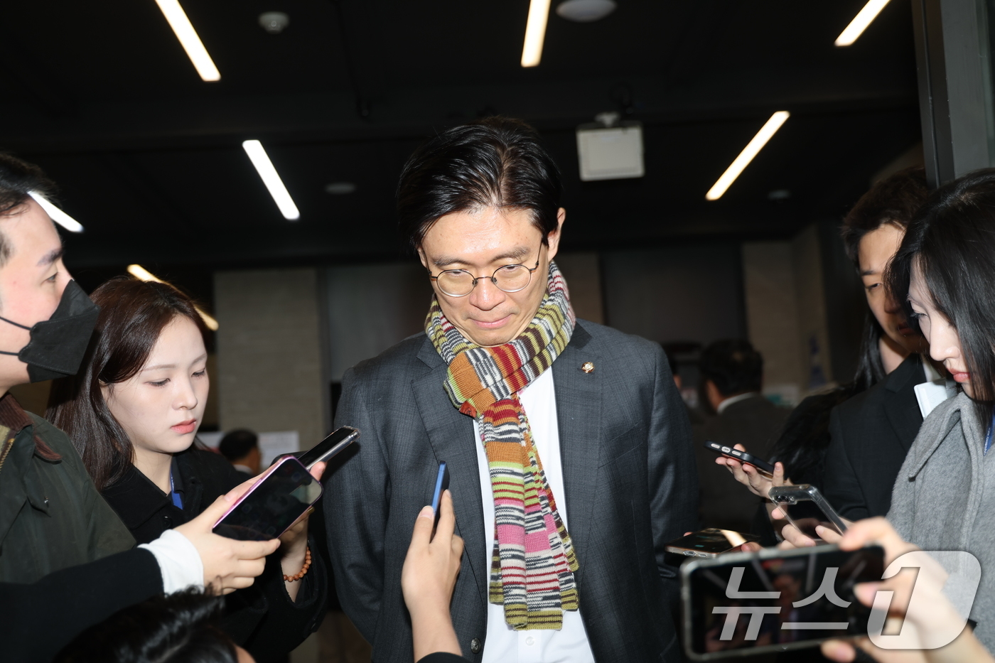 (서울=뉴스1) 이승배 기자 = 조정훈 국민의힘 인재영입위원장이 13일 서울 여의도 중앙당사에서 이정현 공천관리위원장 사퇴 관련 질의에 답변하고 있다. 2026.3.13/뉴스1