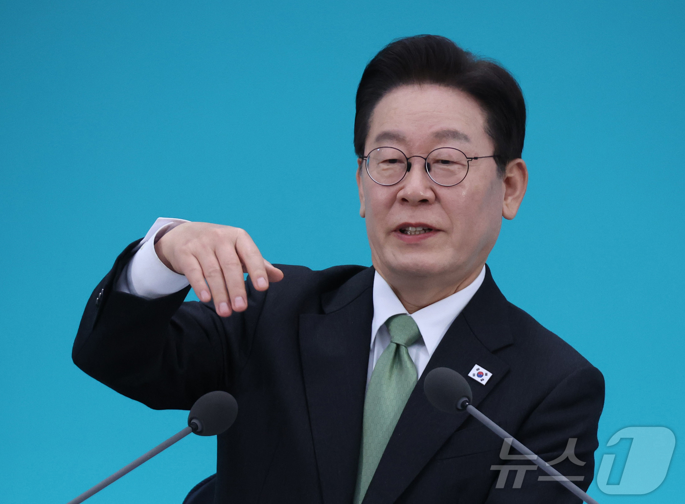 (청주=뉴스1) 허경 기자 = 이재명 대통령이 13일 청주 오스코에서 열린 ’충북의 마음을 듣다’ 타운홀미팅 간담회에서 발언을 하고 있다. 2026.3.13/뉴스1