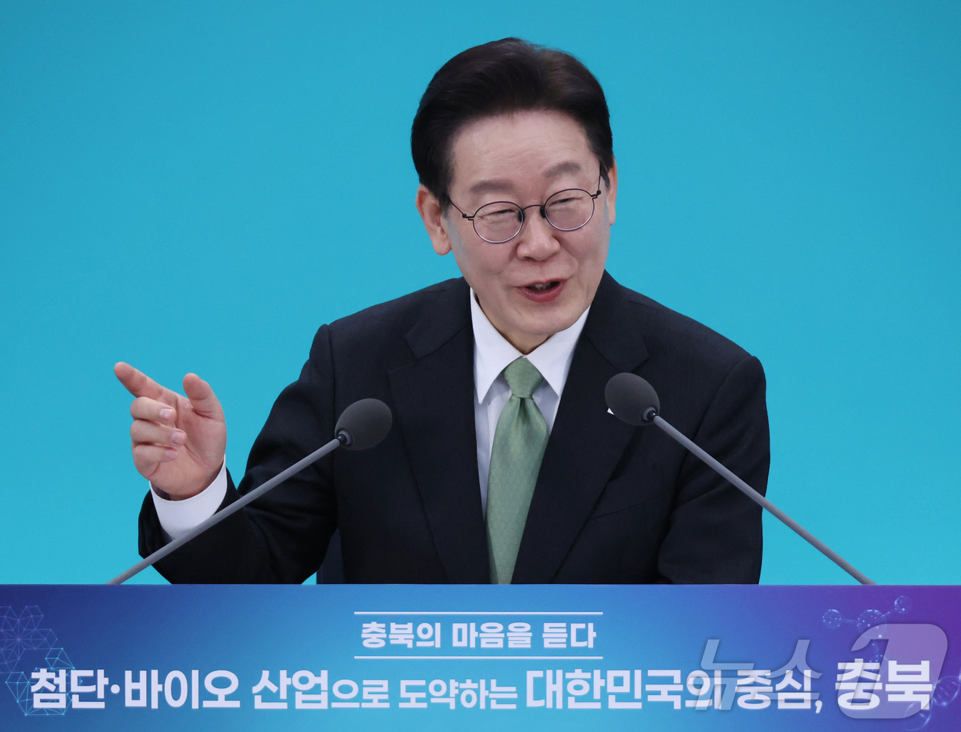 (청주=뉴스1) 허경 기자 = 이재명 대통령이 13일 청주 오스코에서 열린 ’충북의 마음을 듣다’ 타운홀미팅 간담회에서 발언을 하고 있다. 2026.3.13/뉴스1