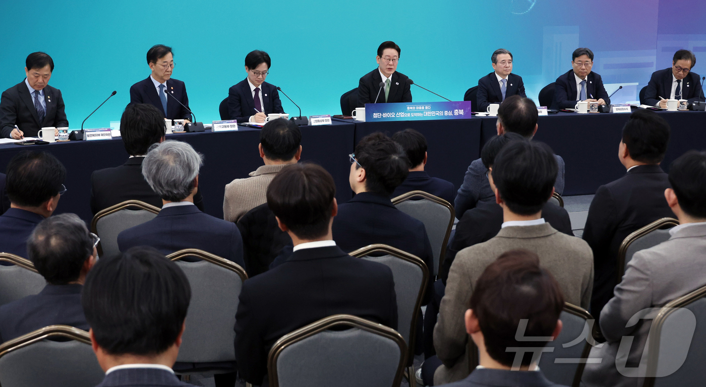 (청주=뉴스1) 허경 기자 = 이재명 대통령이 13일 청주 오스코에서 열린 ’충북의 마음을 듣다’ 타운홀미팅 간담회에서 발언을 하고 있다. 2026.3.13/뉴스1