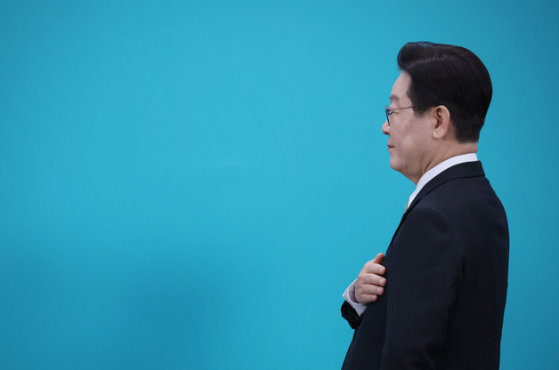 국민의례하는 이재명 대통령