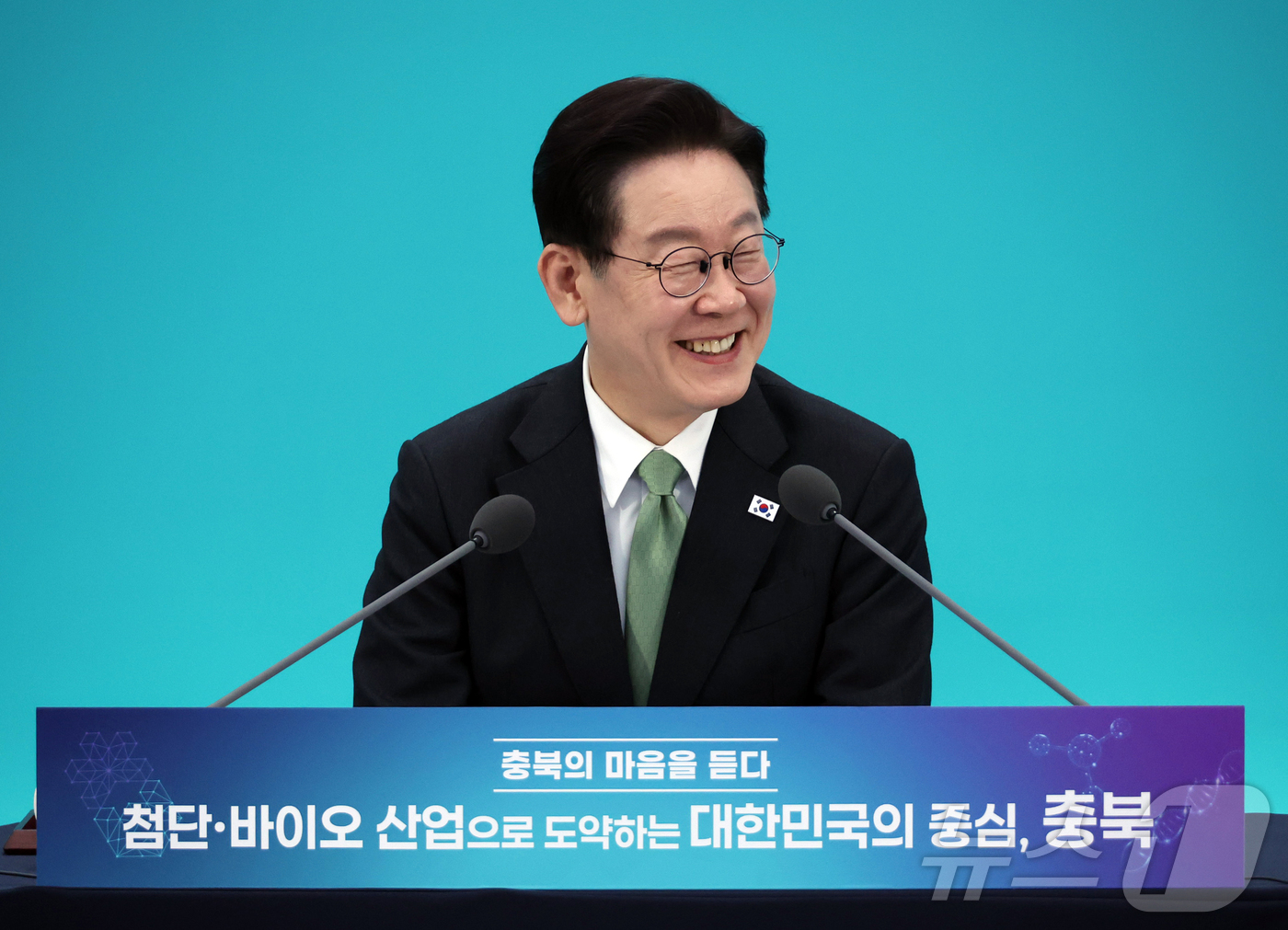 (청주=뉴스1) 허경 기자 = 이재명 대통령이 13일 청주 오스코에서 열린 ’충북의 마음을 듣다’ 타운홀미팅 간담회에서 발언을 하고 있다.  2026.3.13/뉴스1