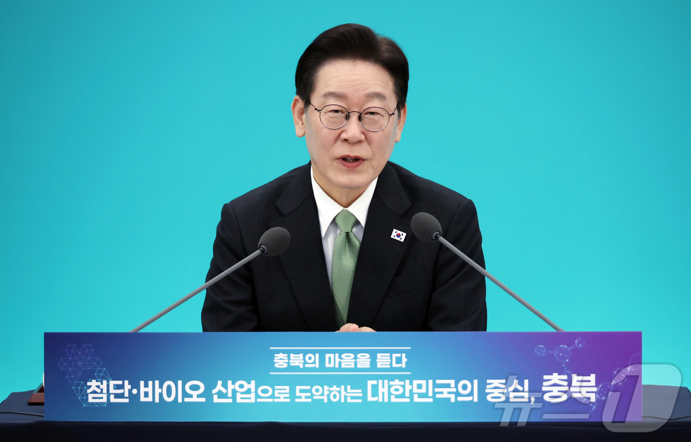 (청주=뉴스1) 허경 기자 = 이재명 대통령이 13일 청주 오스코에서 열린 ’충북의 마음을 듣다’ 타운홀미팅 간담회에서 발언을 하고 있다. 2026.3.13/뉴스1