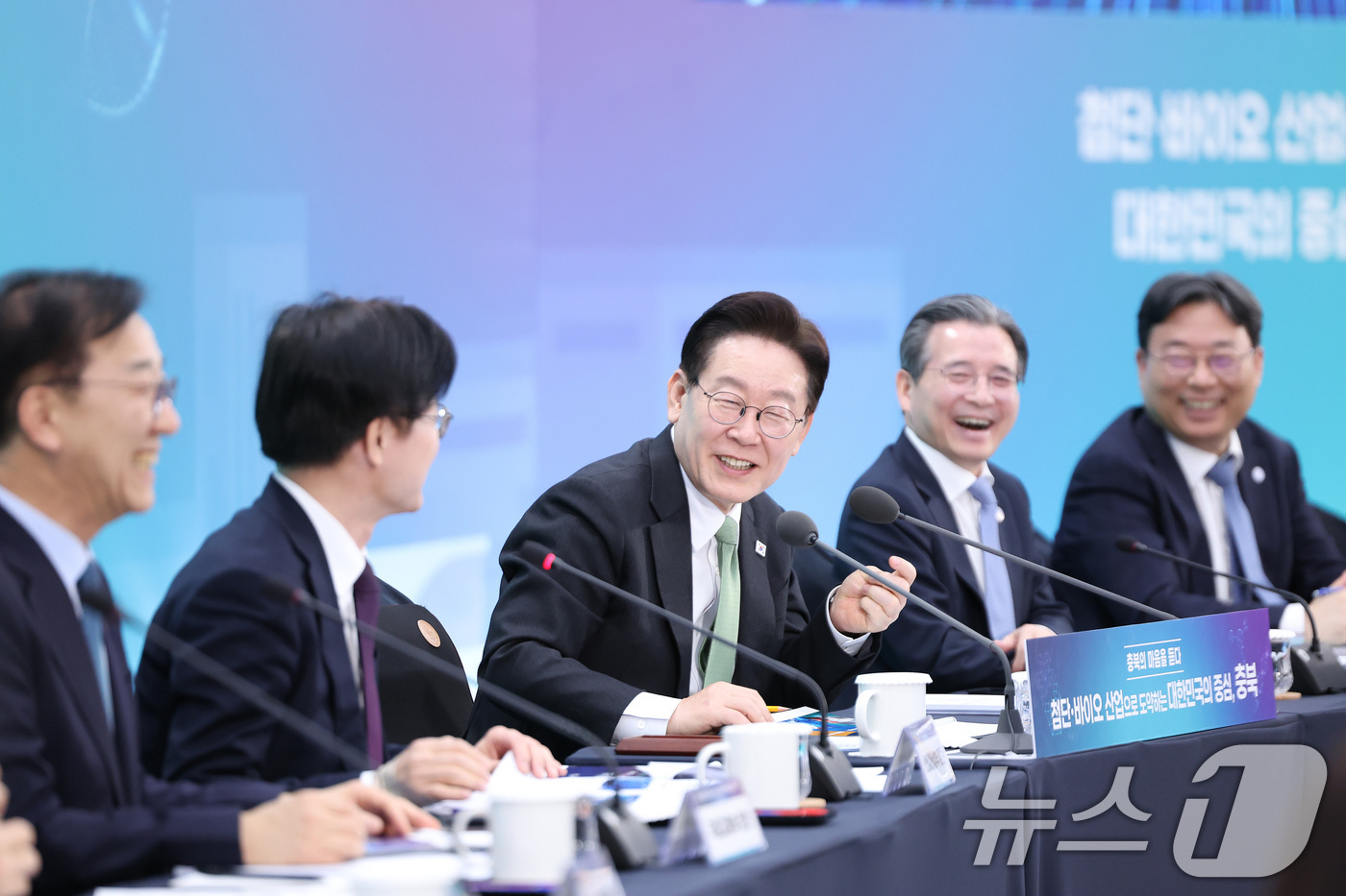 (청주=뉴스1) 허경 기자 = 이재명 대통령이 13일 청주 오스코에서 열린 ’충북의 마음을 듣다’ 타운홀미팅 간담회에서 발언을 하고 있다.  2026.3.13/뉴스1