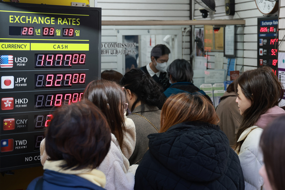국제 유가 급등, 환율 연속 상승