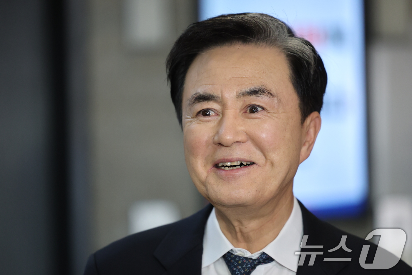 (서울=뉴스1) 이승배 기자 = 김태흠 충남지사가 13일 서울 여의도 국민의힘 중앙당사에서 열린 공천 면접심사를 마치고 취재진의 질의에 답변하고 있다. 2026.3.13/뉴스1