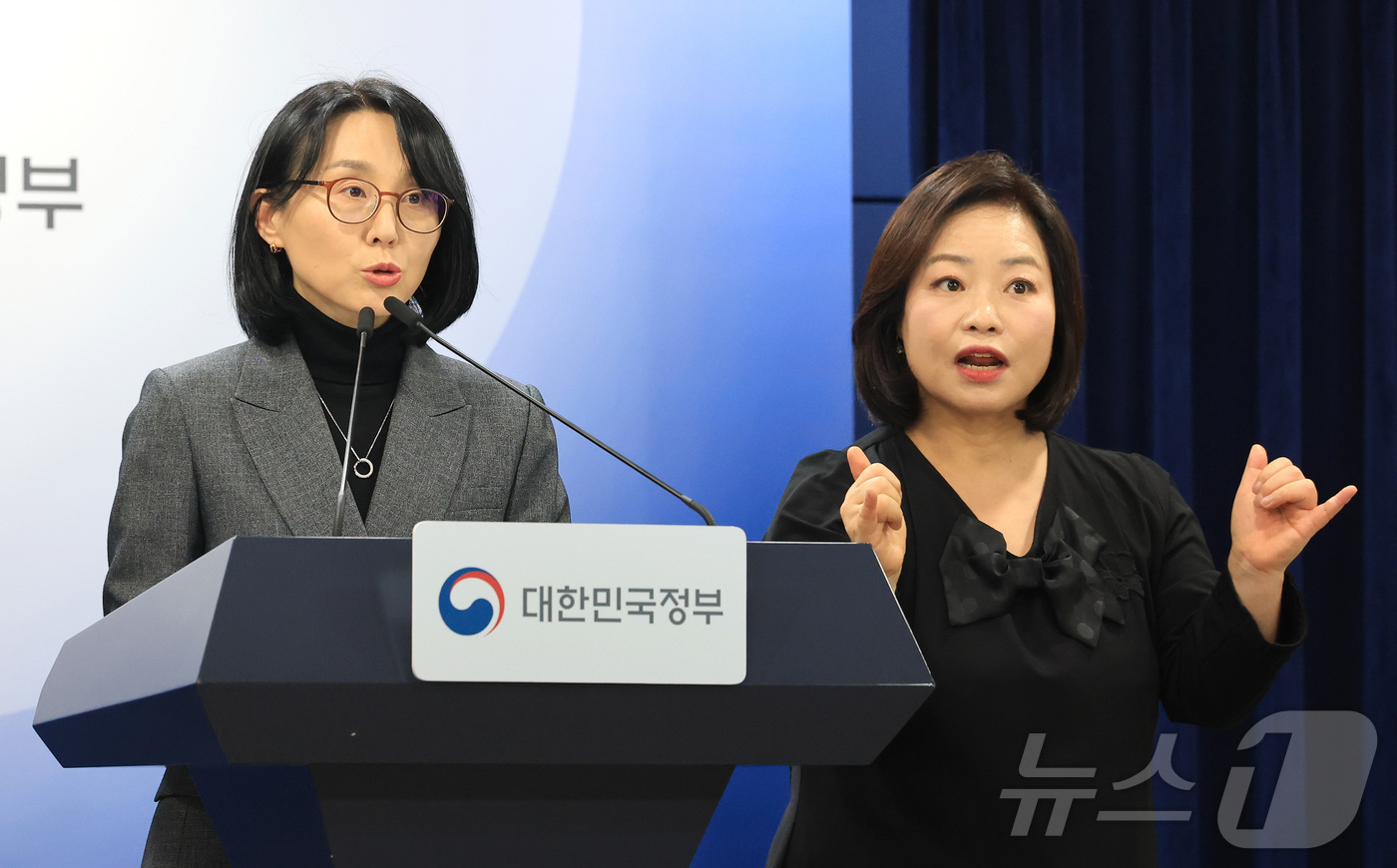 (서울=뉴스1) 임세영 기자 = 정경실 보건복지부 보건의료정책실장이 13일 서울 종로구 정부서울청사에서 공중보건의사 감소 대비 지역의료 대책 관련 브리핑을 하고 있다. 2026.3 …