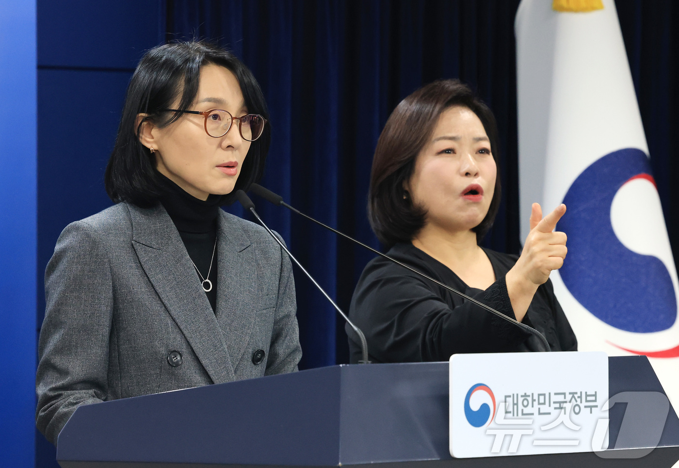 (서울=뉴스1) 임세영 기자 = 정경실 보건복지부 보건의료정책실장이 13일 서울 종로구 정부서울청사에서 공중보건의사 감소 대비 지역의료 대책 관련 브리핑을 하고 있다. 2026.3 …