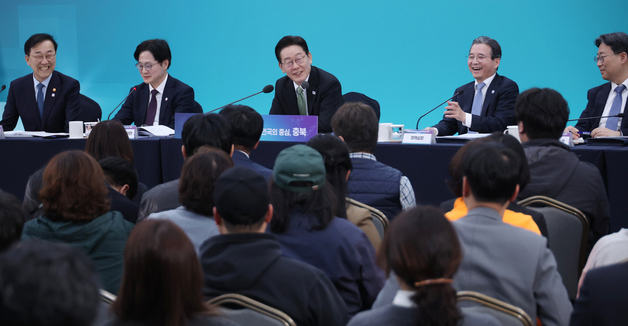 충북 타운홀미팅 발언하는 이재명 대통령