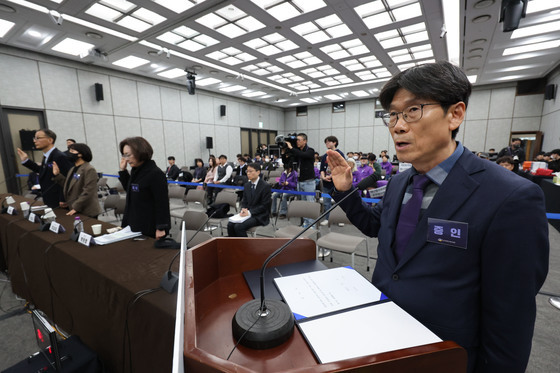 증인 선서하는 유승재 부구청장