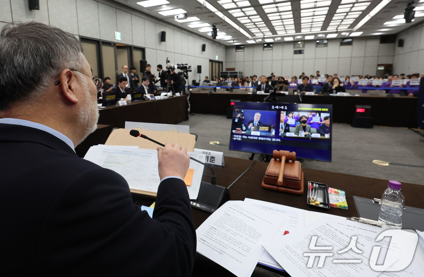 (서울=뉴스1) 김도우 기자 = 송기춘 이태원참사 특조위원장이 13일 서울 중구 은행회관에서 열린 10·29 이태원참사 진상규명 청문회에서 발언하고 있다. (공동취재) 2026.3 …