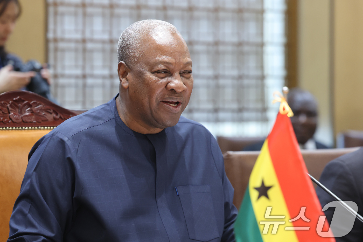 (서울=뉴스1) 신웅수 기자 = 존 드라마니 마하마 가나 대통령이 13일 서울 여의도 국회를 방문해 우원식 의장에게 인사말을 하고 있다. 2026.3.13/뉴스1