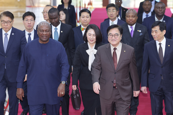 우원식 의장, 가나 대통령 영접