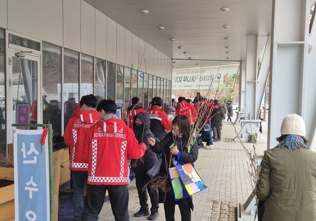 동부산림청 '내 나무 갖기 캠페인' 성료…2만5000여본 나눔