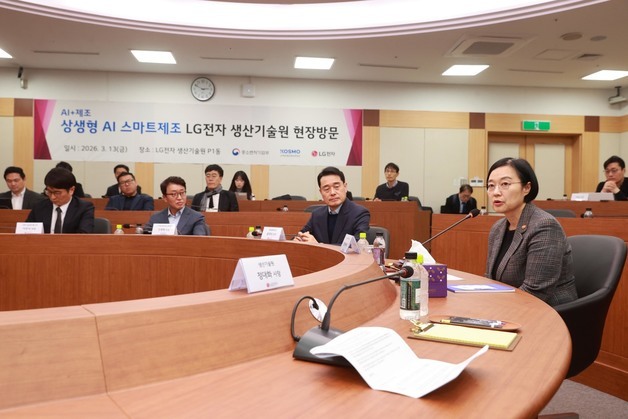 中企 상생형 AI 스마트공장 예산 2배 늘린다…AI 전환 속도