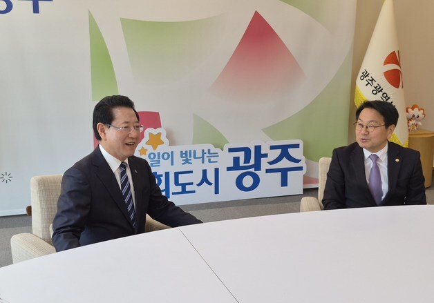 김영록, 강기정과 면담