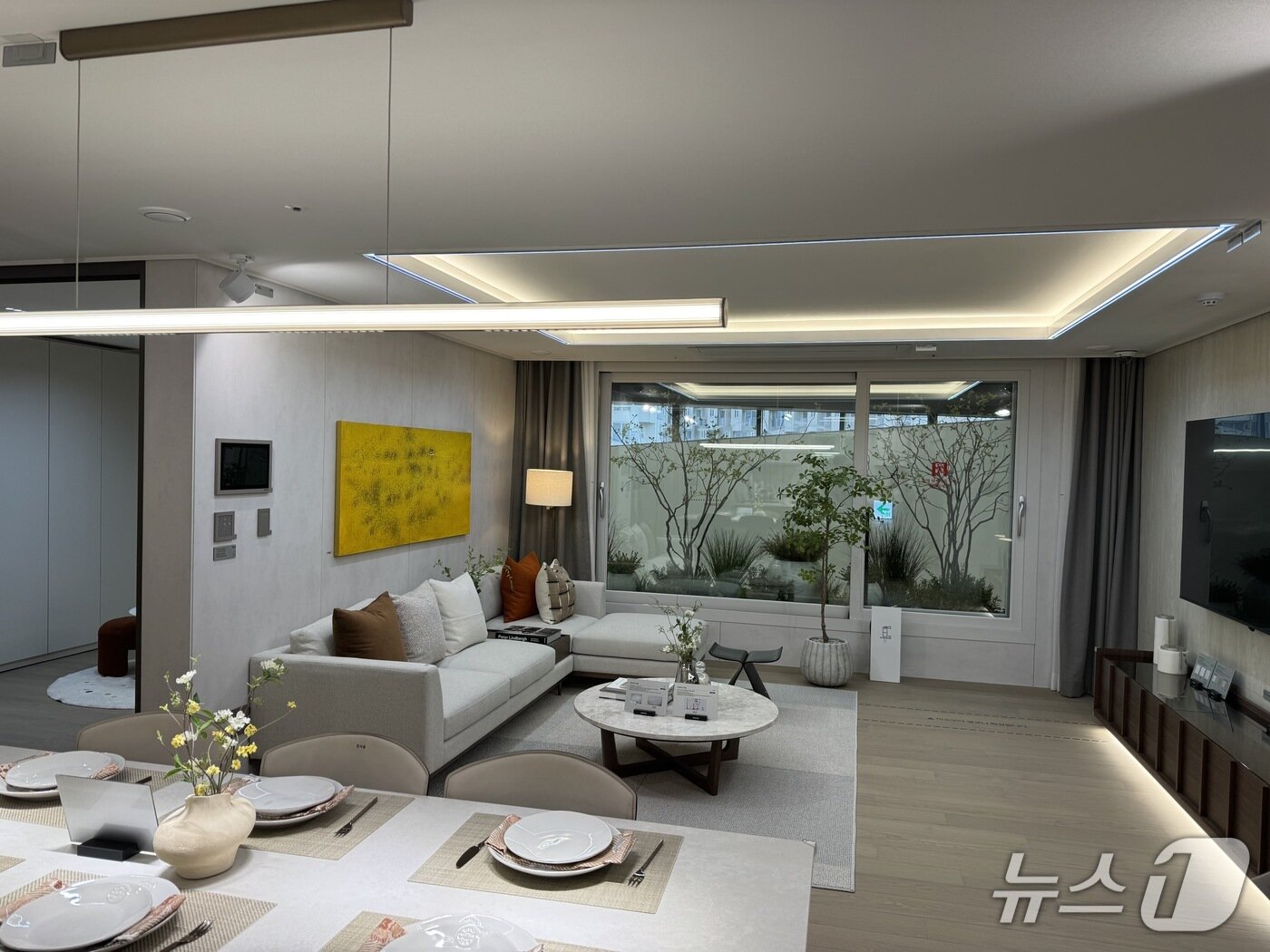 본문 이미지 - 13일 '래미안 엘라비네' 견본주택 내부에 마련된 전용 84㎡ 유니트 / 2026.3.13 ⓒ 뉴스1 윤주현 기자